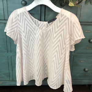 Light see-through top with a mute chevron pattern